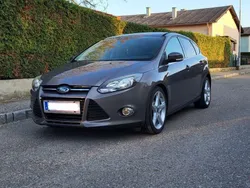 Braun Gebraucht 2011 Ford Focus Titanium Limousine | € 7.290 (Etwas zu teuer)
