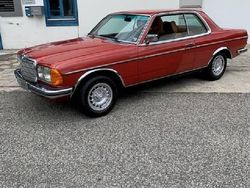 Rot Gebraucht 1977 Mercedes 230 Coupé | € 15.900