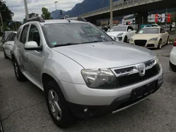 Grau Gebraucht 2011 Dacia Duster Lauréate SUV | € 6.500 (Guter Preis)