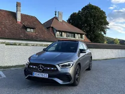 Grau Gebraucht 2022 Mercedes GLA200 AMG line SUV | € 39.999 (Guter Preis)