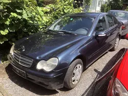 Blau Gebraucht 2001 Mercedes C220 Classic Limousine | € 600 (Superpreis)