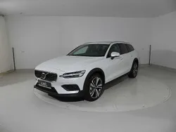Weiß Gebraucht 2023 Volvo V60 CC Plus Kombi | € 50.990