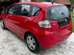 Rot Gebraucht 2009 Honda Jazz Trend Kleinwagen | € 2.700