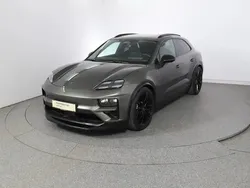 Dunkelgrün metallic Gebraucht 2025 Porsche Macan Turbo SUV | € 132.590 (Etwas zu teuer)