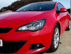 Rot Gebraucht 2012 Opel Astra GTC Sport Limousine | € 8.000