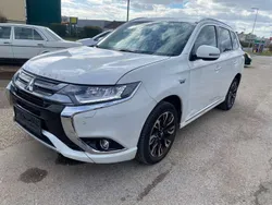 Weiß Gebraucht 2017 Mitsubishi Outlander P-HEV Basis SUV | € 8.000 (Superpreis)