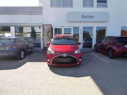 Rot Gebraucht 2014 Toyota Yaris Hybrid Lounge Kleinwagen | € 10.490 (Guter Preis)