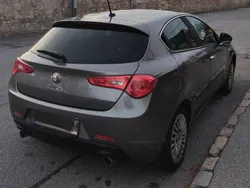 Grau Gebraucht 2014 Alfa Romeo Giulietta Distinctive Kleinwagen | € 8.900