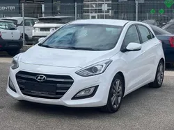 Weiß Gebraucht 2015 Hyundai i30 Premium Kleinwagen | € 8.990