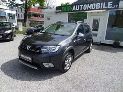 Grau Gebraucht 2017 Dacia Sandero Stepway Kleinwagen | € 9.700 (Etwas zu teuer)
