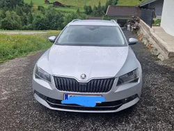 Silber Gebraucht 2015 Skoda Superb Ambition Kombi | € 11.500 (Guter Preis)