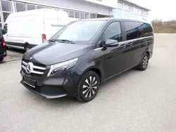 Grau Gebraucht 2024 Mercedes V220 Avantgarde Van / Kleinbus | € 72.990 (Fairer Preis)