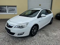 Weiß Gebraucht 2011 Opel Astra Sport Kombi | € 5.499 (Fairer Preis)