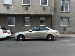 Gebraucht 2009 Mercedes E200 Elegance Limousine | € 11.750 (Teuer)