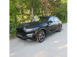 Schwarz iridiumschwarz metallicnull Gebraucht 2023 Ford Mustang Mach-E SUV | € 39.990 (Fairer Preis)