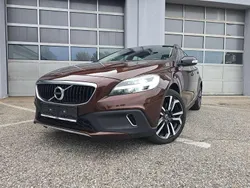 Braun Gebraucht 2017 Volvo V40 CC Kombi | € 13.490