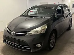 Grau Gebraucht 2013 Toyota Verso Basis Van / Kleinbus | € 8.790