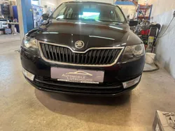 Schwarz Gebraucht 2014 Skoda Rapid Elegance Kombi | € 9.990 (Etwas zu teuer)