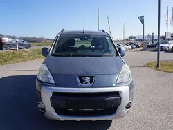 Grau Gebraucht 2010 Peugeot Partner Tepee Outdoor Van / Kleinbus | € 1.990