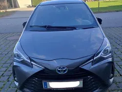 Grau Gebraucht 2017 Toyota Yaris Active Limousine | € 11.900 (Fairer Preis)