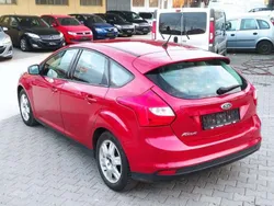 Rot Gebraucht 2011 Ford Focus Trend Limousine | € 4.990 (Fairer Preis)