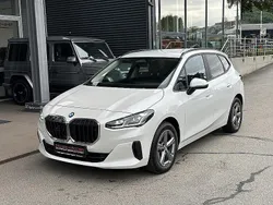 Weiß Gebraucht 2022 BMW 218 Active Tourer Luxury Line Van / Kleinbus | € 29.990 (Fairer Preis)