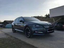 Grau Gebraucht 2021 Skoda Superb SportLine Kombi | € 29.999 (Fairer Preis)