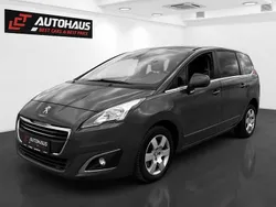 Grau Gebraucht 2015 Peugeot 5008 Active Van / Kleinbus | € 10.880 (Guter Preis)