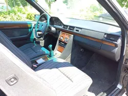 Grau Gebraucht 1990 Mercedes 230 Coupé | € 9.900