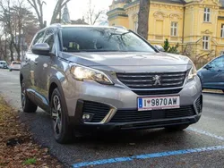 Grau Gebraucht 2018 Peugeot 5008 S Van / Kleinbus | € 18.000 (Guter Preis)