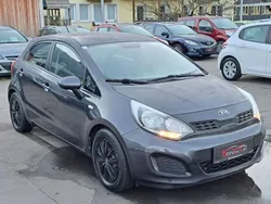 Grau Gebraucht 2014 Kia Rio Limousine | € 6.400 (Fairer Preis)