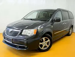 Grau Gebraucht 2012 Lancia Voyager Silver Van / Kleinbus | € 8.697