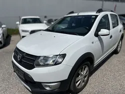 Weiß Gebraucht 2014 Dacia Sandero Stepway Kleinwagen | € 4.599 (Superpreis)