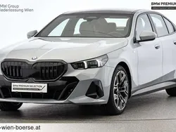Grau Gebraucht 2024 BMW 520 Efficient Dynamics Limousine | € 68.992 (Guter Preis)