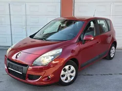 Rot Gebraucht 2011 Renault Scénic III Van / Kleinbus | € 2.650 (Etwas zu teuer)