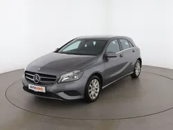 Grau Gebraucht 2015 Mercedes A180 Style Limousine | € 15.790 (Teuer)