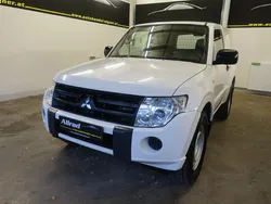 Weiß Gebraucht 2011 Mitsubishi Pajero Inform SUV | € 18.900