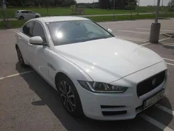 Weiß Gebraucht 2017 Jaguar XE Pure Limousine | € 13.990 (Superpreis)