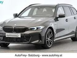 Grau Gebraucht 2024 BMW 330e Shadowline Kombi | € 47.890 (Guter Preis)