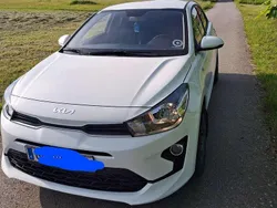 Weiß Gebraucht 2022 Kia Rio Limousine | € 13.800 (Fairer Preis)