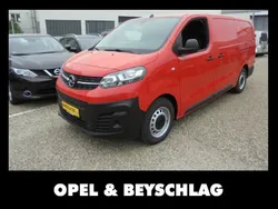 Rot Gebraucht 2023 Opel Vivaro-e Combi Edition Van | € 33.990 (Teuer)