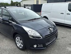 Blau Gebraucht 2011 Peugeot 5008 Premium Van / Kleinbus | € 3.990 (Fairer Preis)