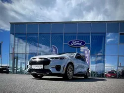 Space white metallic Gebraucht 2024 Ford Mustang Mach-E GT SUV | € 49.950