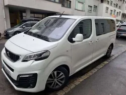 Weiß Gebraucht 2017 Peugeot Traveller Active Van / Kleinbus | € 16.000