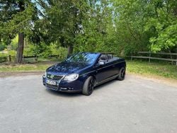 Blau Gebraucht 2007 VW Eos Individual Cabrio | € 8.000
