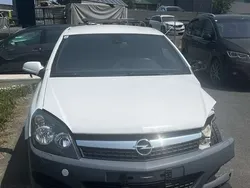 Weiß Gebraucht 2008 Opel Astra GTC Edition Limousine | € 500