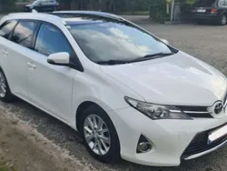 Weiß Gebraucht 2014 Toyota Auris Style Kombi | € 7.990 (Guter Preis)