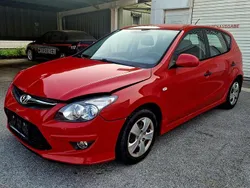 Rot Gebraucht 2011 Hyundai i30 Limousine | € 2.691