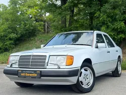Weiß Gebraucht 1990 Mercedes E230 Limousine | € 9.990