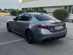 Grau Gebraucht 2016 Alfa Romeo Giulia Veloce Limousine | € 19.999 (Etwas zu teuer)